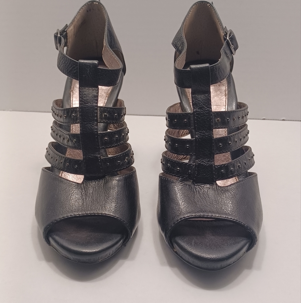 Sofft black gladiator heels